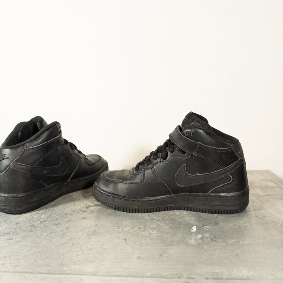 Nike Air Force 1 Mid 2Y Youth Kid's Basketball Sneaker - Picture 3 of 7